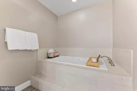 Bath - 21047 Barcroft Way, Sterling, VA 20164 photo 2 of 5