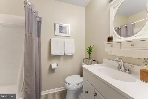 Bath - 21047 Barcroft Way, Sterling, VA 20164 photo 4 of 5