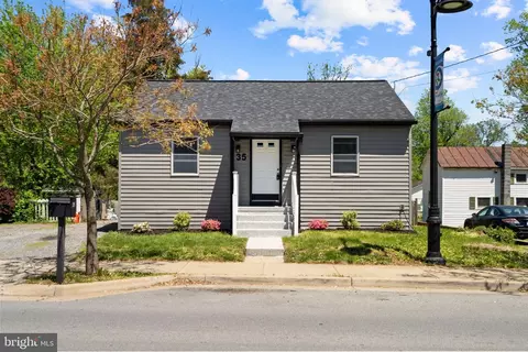 35 E Broad Way, Lovettsville, VA 20180