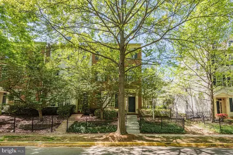 20347 Bowfonds St, Ashburn, VA 20147