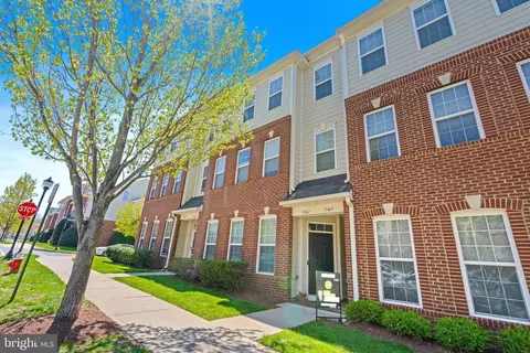 19465 Promenade Dr, Leesburg, VA 20176