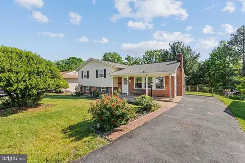 Exterior - 810 W Maple Ave, Sterling, VA 20164 photo 2 of 5