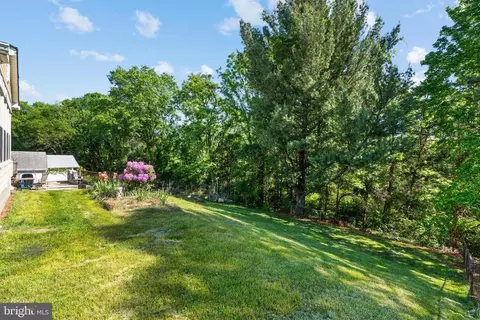 Exterior - 810 W Maple Ave, Sterling, VA 20164 photo 5 of 5