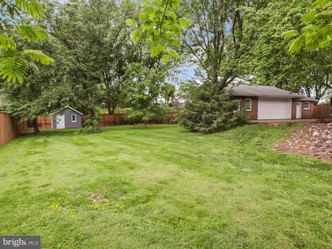 Exterior - 800 Williamsburg Rd, Sterling, VA 20164 photo 8 of 8
