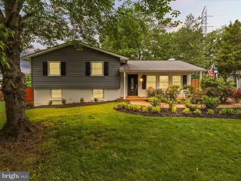 800 Williamsburg Rd, Sterling, VA 20164
