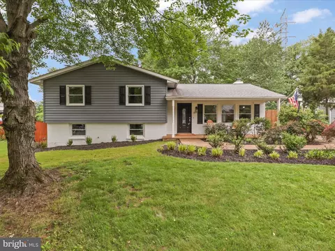 Exterior - 800 Williamsburg Rd, Sterling, VA 20164 photo 2 of 8