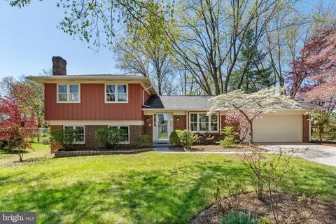 910 W Country Club Dr, Purcellville, VA 20132