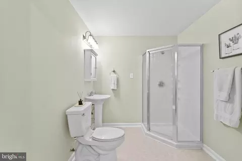 Bath - 21894 Windover Dr, Broadlands, VA 20148 photo 4 of 4