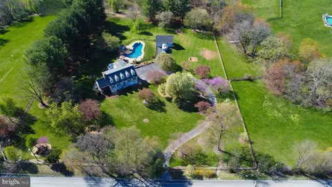 19411 Shelburne Glebe Rd, Leesburg, VA 20175