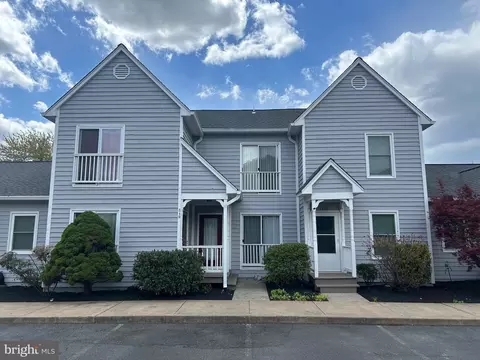 321 Harrison St SE, Leesburg, VA 20175
