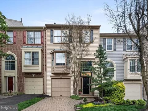 892 Tall Oaks Sq SE, Leesburg, VA 20175