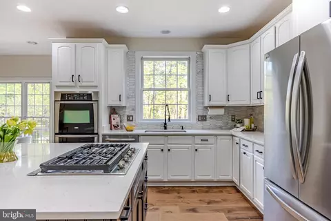 Kitchen - 42883 Chatelain, Brambleton, VA 20148 photo 2 of 11