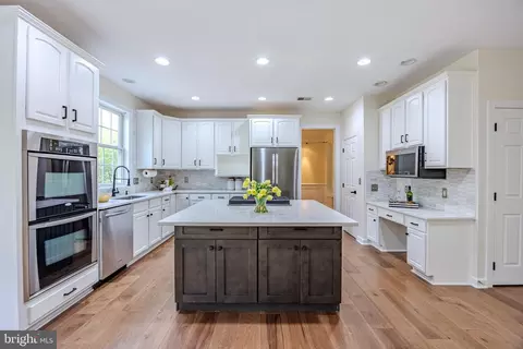 Kitchen - 42883 Chatelain, Brambleton, VA 20148 photo 1 of 11