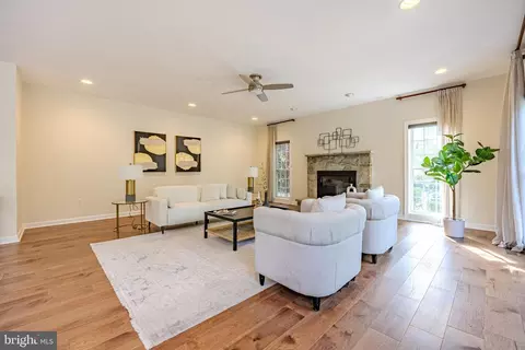 Living - 42883 Chatelain, Brambleton, VA 20148 photo 5 of 6
