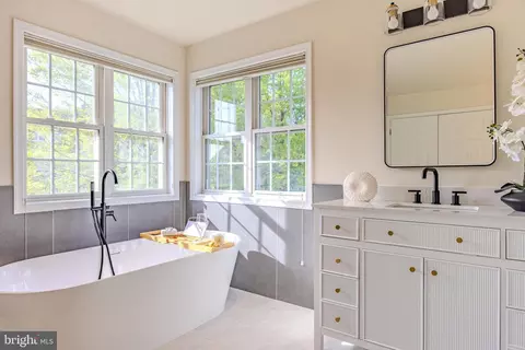 Bath - 42883 Chatelain, Brambleton, VA 20148 photo 4 of 11