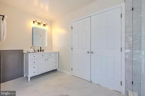 Bath - 42883 Chatelain, Brambleton, VA 20148 photo 3 of 11