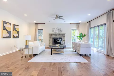 Living - 42883 Chatelain, Brambleton, VA 20148 photo 3 of 6