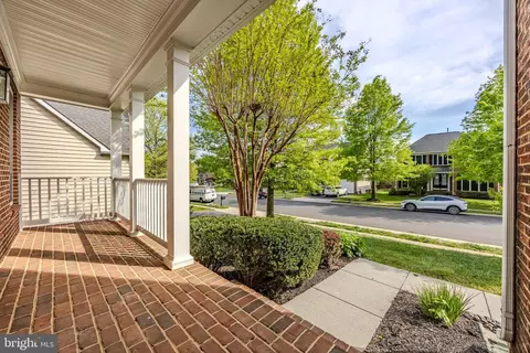 Exterior - 42883 Chatelain, Brambleton, VA 20148 photo 7 of 11