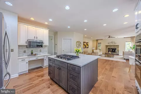 Kitchen - 42883 Chatelain, Brambleton, VA 20148 photo 4 of 11