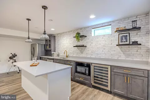 Kitchen - 42883 Chatelain, Brambleton, VA 20148 photo 10 of 11