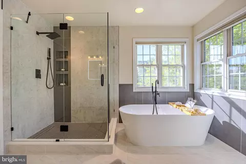 Bath - 42883 Chatelain, Brambleton, VA 20148 photo 5 of 11