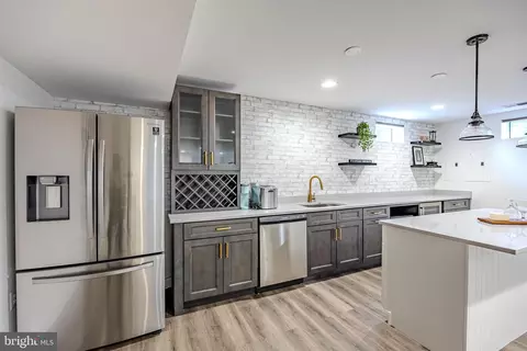 Kitchen - 42883 Chatelain, Brambleton, VA 20148 photo 7 of 11