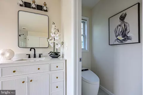 Bath - 42883 Chatelain, Brambleton, VA 20148 photo 6 of 11