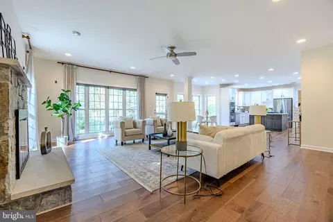 Living - 42883 Chatelain, Brambleton, VA 20148 photo 6 of 6