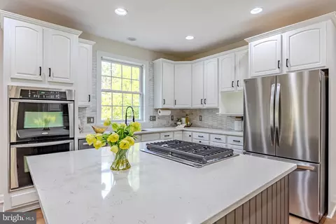 Kitchen - 42883 Chatelain, Brambleton, VA 20148 photo 3 of 11