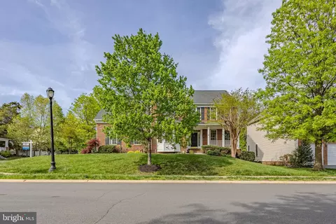Exterior - 42883 Chatelain, Brambleton, VA 20148 photo 2 of 11