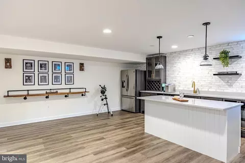 Kitchen - 42883 Chatelain, Brambleton, VA 20148 photo 11 of 11