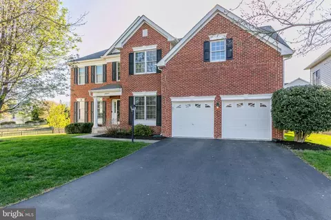 25997 Fair Ponds Ln, Chantilly, VA 20152