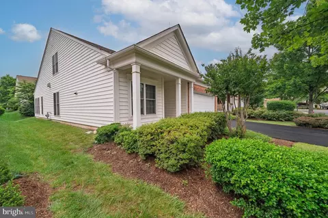 Exterior - 20449 Rosses Point Ct, Ashburn, VA 20147 photo 5 of 9