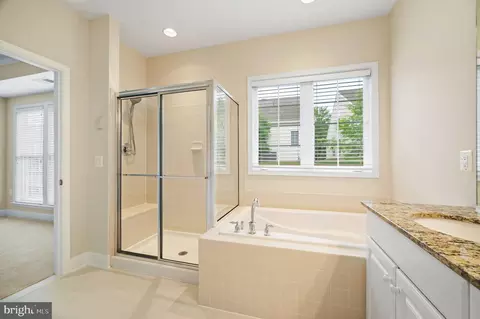 Bath - 20449 Rosses Point Ct, Ashburn, VA 20147 photo 1 of 3