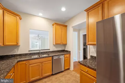 Kitchen - 20449 Rosses Point Ct, Ashburn, VA 20147 photo 3 of 5
