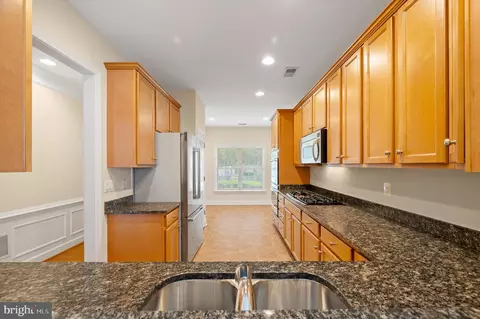 Kitchen - 20449 Rosses Point Ct, Ashburn, VA 20147 photo 5 of 5
