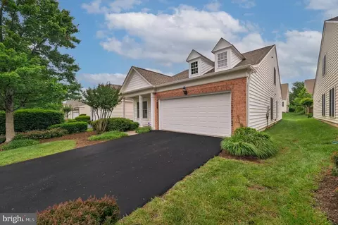 Exterior - 20449 Rosses Point Ct, Ashburn, VA 20147 photo 7 of 9