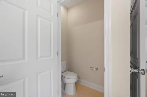 Entry Way - 20449 Rosses Point Ct, Ashburn, VA 20147 photo 4 of 7