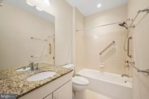 Bath - 20449 Rosses Point Ct, Ashburn, VA 20147 photo 3 of 3