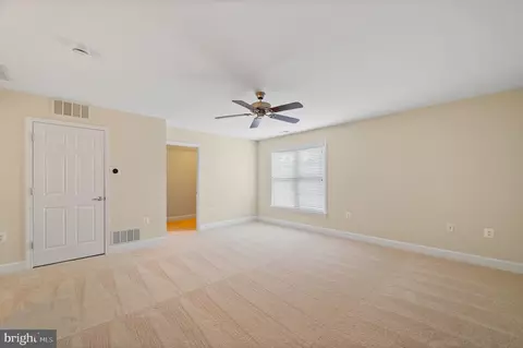 Bedroom - 20449 Rosses Point Ct, Ashburn, VA 20147 photo 4 of 5