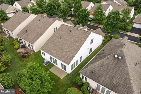 View/Area - 20449 Rosses Point Ct, Ashburn, VA 20147 photo 5 of 14