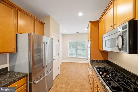 Entry Way - 20449 Rosses Point Ct, Ashburn, VA 20147 photo 2 of 7
