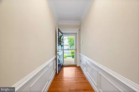 Entry Way - 20449 Rosses Point Ct, Ashburn, VA 20147 photo 1 of 7