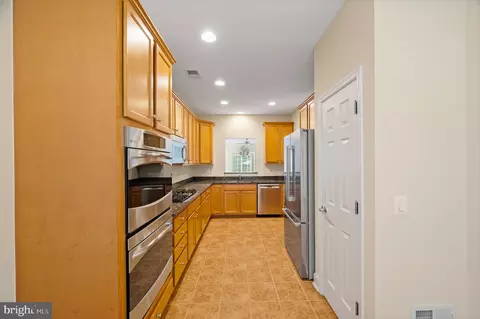 Entry Way - 20449 Rosses Point Ct, Ashburn, VA 20147 photo 3 of 7
