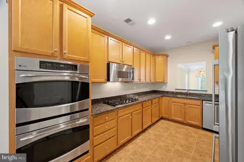 Kitchen - 20449 Rosses Point Ct, Ashburn, VA 20147 photo 2 of 5