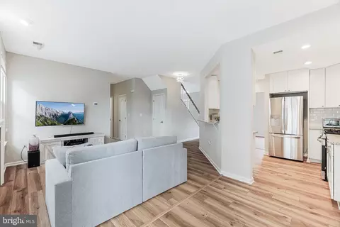 Entry Way - 43207 Cedar Glen Ter, Ashburn, VA 20147 photo 5 of 7