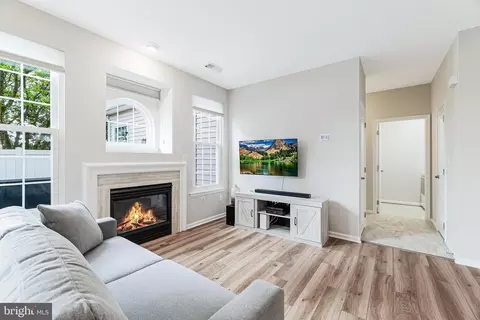 Entry Way - 43207 Cedar Glen Ter, Ashburn, VA 20147 photo 4 of 7
