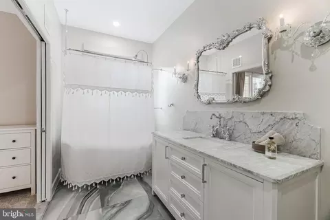 Bath - 43207 Cedar Glen Ter, Ashburn, VA 20147 photo 2 of 3