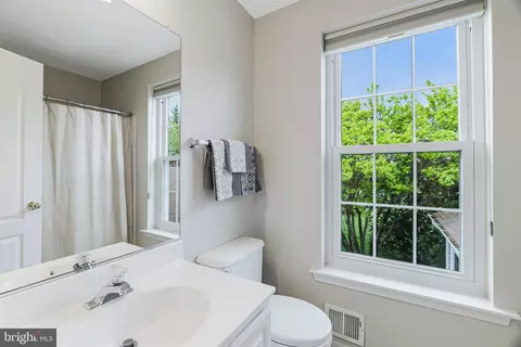 Bath - 43207 Cedar Glen Ter, Ashburn, VA 20147 photo 3 of 3