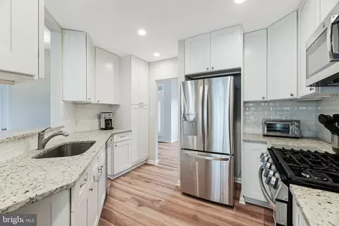 Kitchen - 43207 Cedar Glen Ter, Ashburn, VA 20147 photo 1 of 4